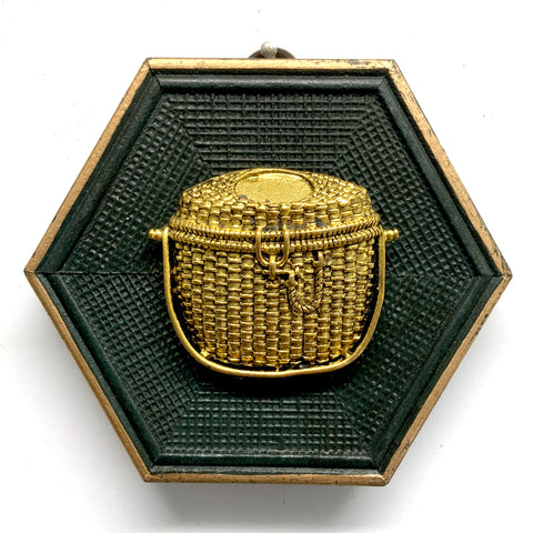 Painted Frame with Nantucket Basket (4