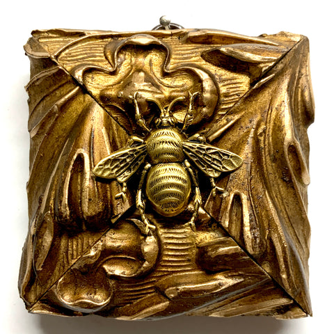 Gilt Frame with Grande Bee (3.25
