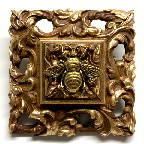 Gilt Frame with Grande Bee (4