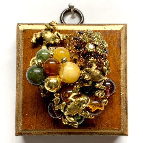 Wooden Frame with Frogs on Brooch (2.5
