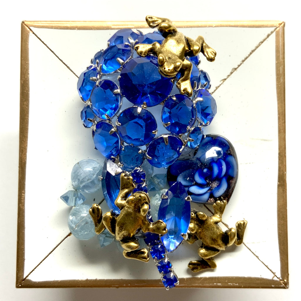 Modern Lacquered Frame with Frogs on Brooch (2.5