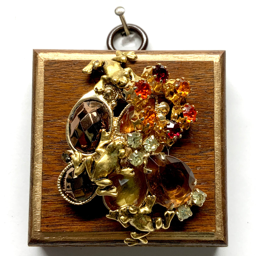 Wooden Frame with Frogs on Necklace (2.5