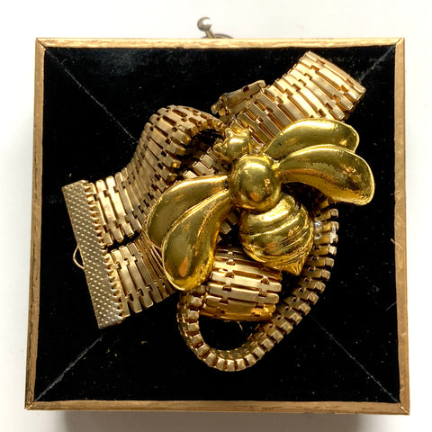 Modern Lacquered Frame with Deco Bee on Bracelet (3