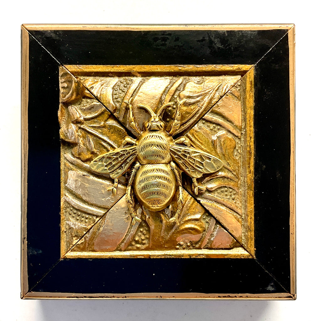 Lacquered Frame with Grande Bee (3.5