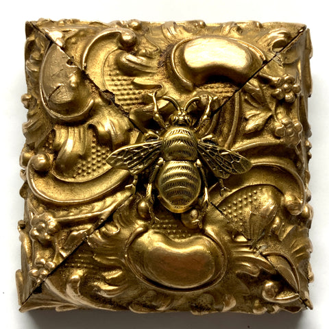 Gilt Frame with Grande Bee (3.5