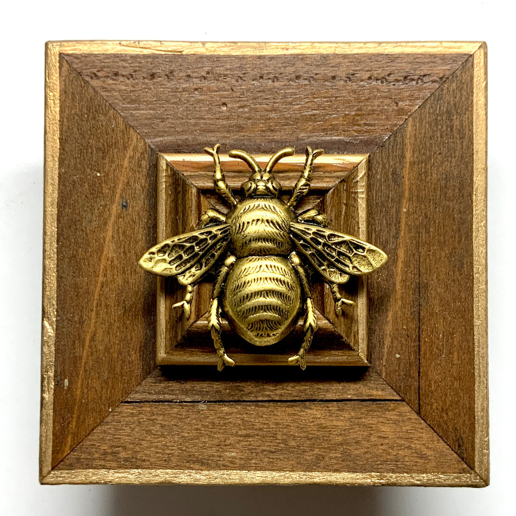 Wooden Frame with Grande Bee (3