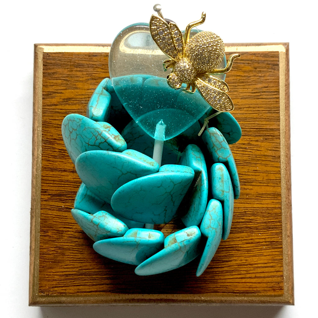 Wooden Frame with Sparkle Bee on Necklace (4