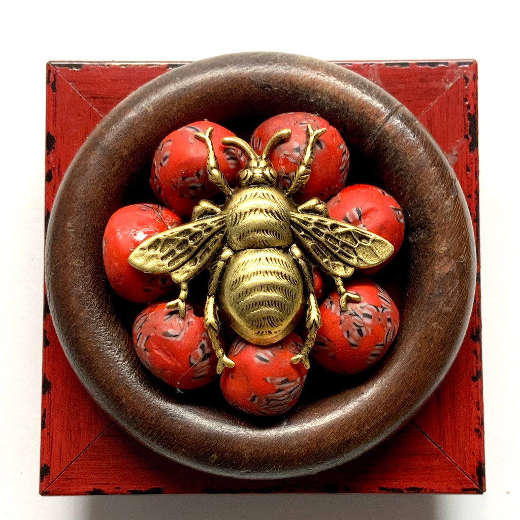 Modern Lacquered Frame with Grande Bee on Beads (3” wide)