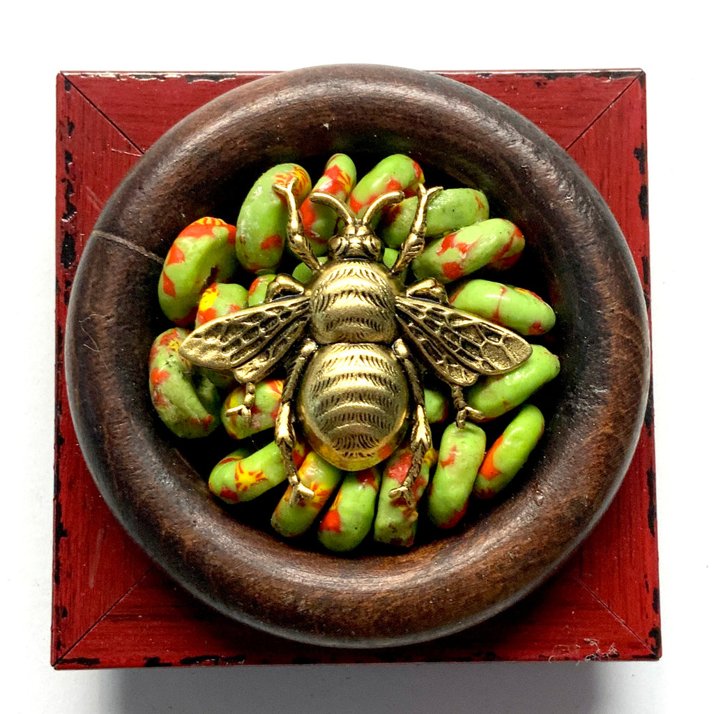 Modern Lacquered Frame with Grande Bee on Beads (3” wide)