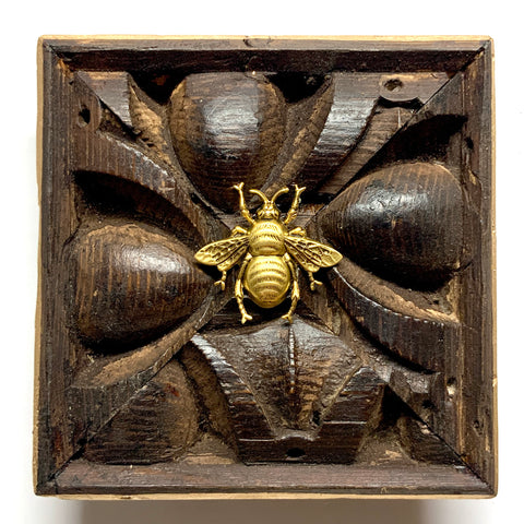 Wooden Frame with Grande Bee (5