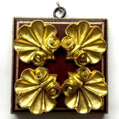 Painted Frame with Shells (4