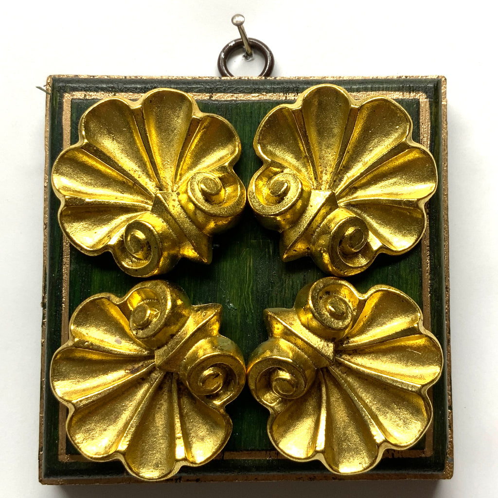 Painted Frame with Shells (4