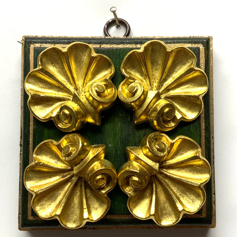 Painted Frame with Shells (4