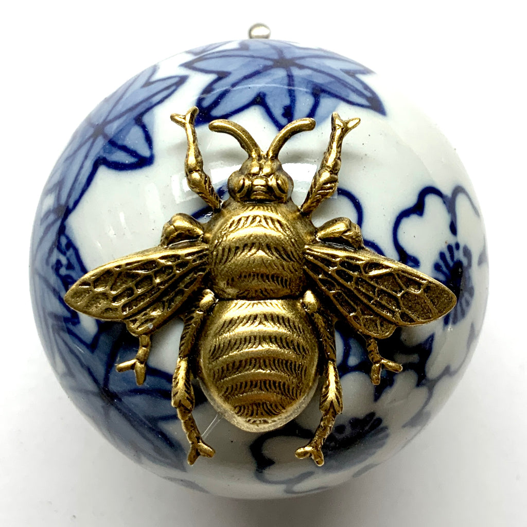 Ceramic Ball Frame with Grande Bee / Slight Imperfections (2.5