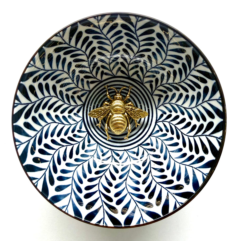 Porcelain Bowl with Grande Bee (4.5