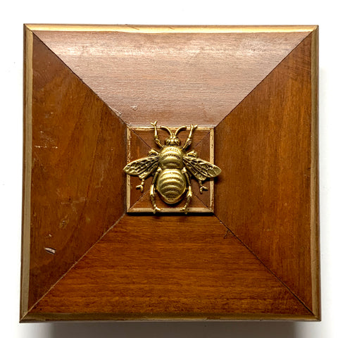 Wooden Frame with Grande Bee (5.25
