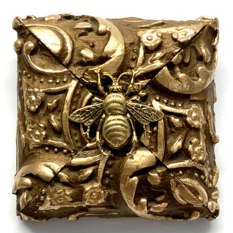 Gilt Frame with Grande Bee (3.75