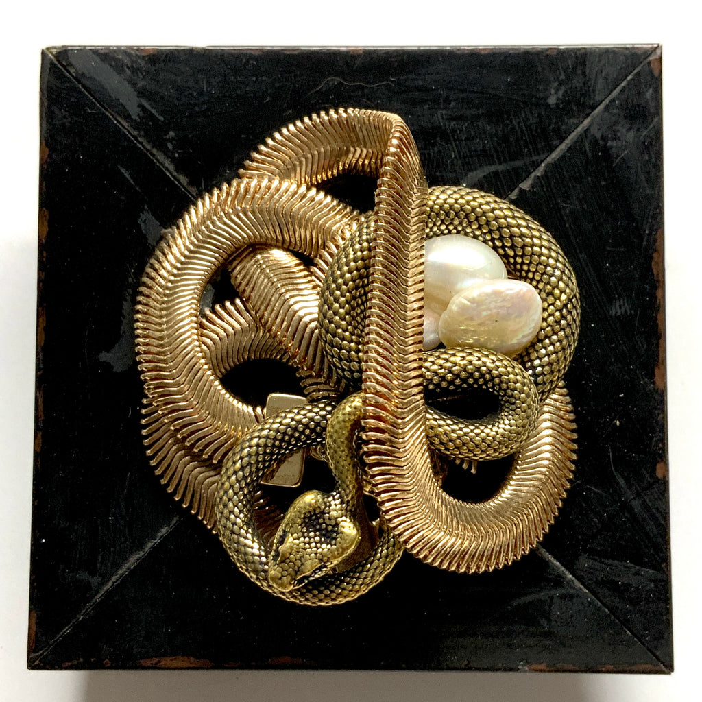 Modern Lacquered Frame with Snake and Pearls (3