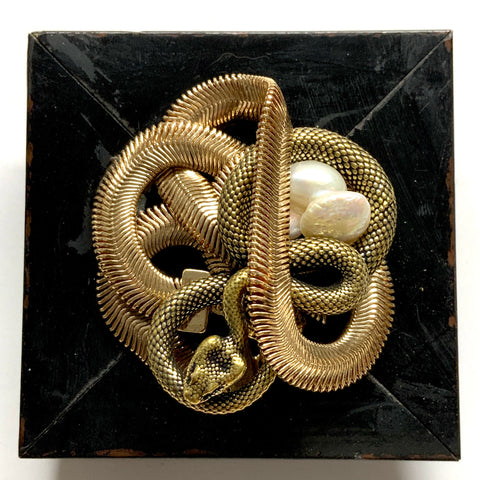 Modern Lacquered Frame with Snake and Pearls (3