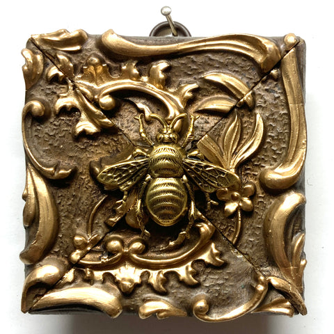 Gilt Frame with Grande Bee (3.5