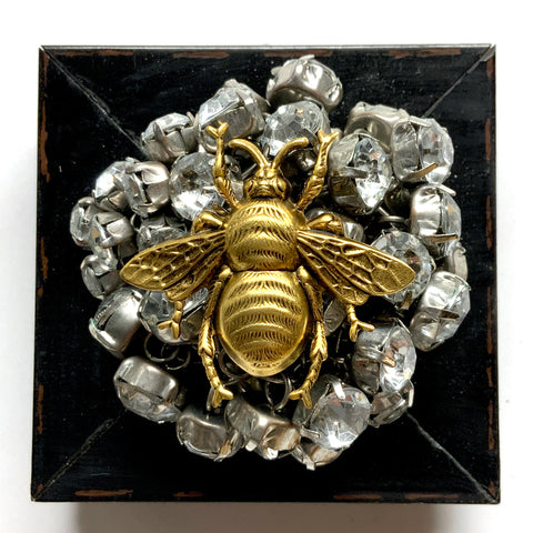 Modern Lacquered Frame with Grande Bee on Necklace (3