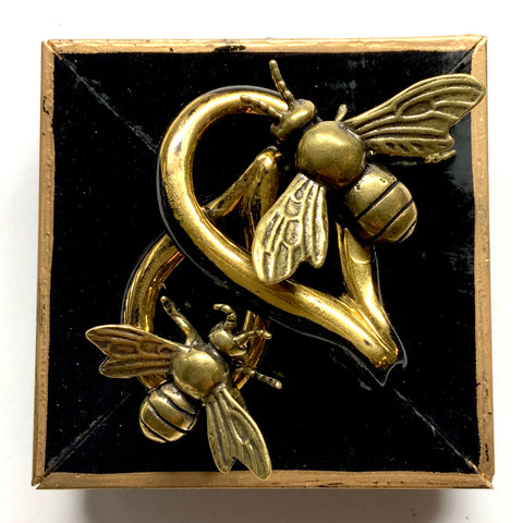Modern Lacquered Frame with Bees on Pendants (3