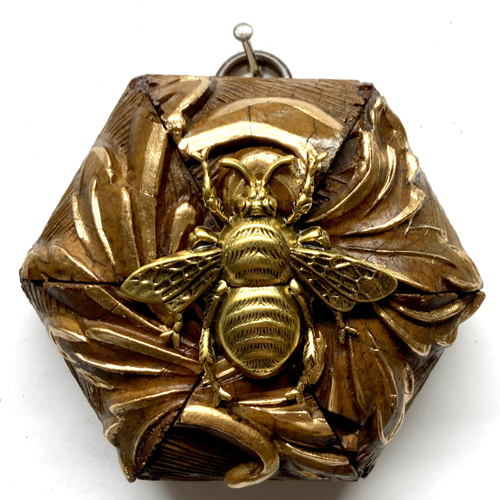 Gilt Frame with Grande Bee (3