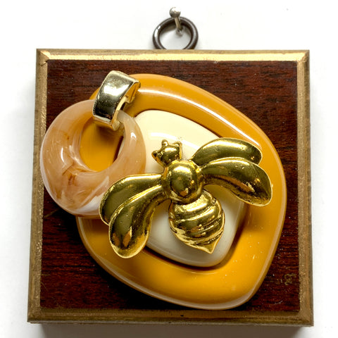 Wooden Frame with Deco Bee on Pendant (3.25