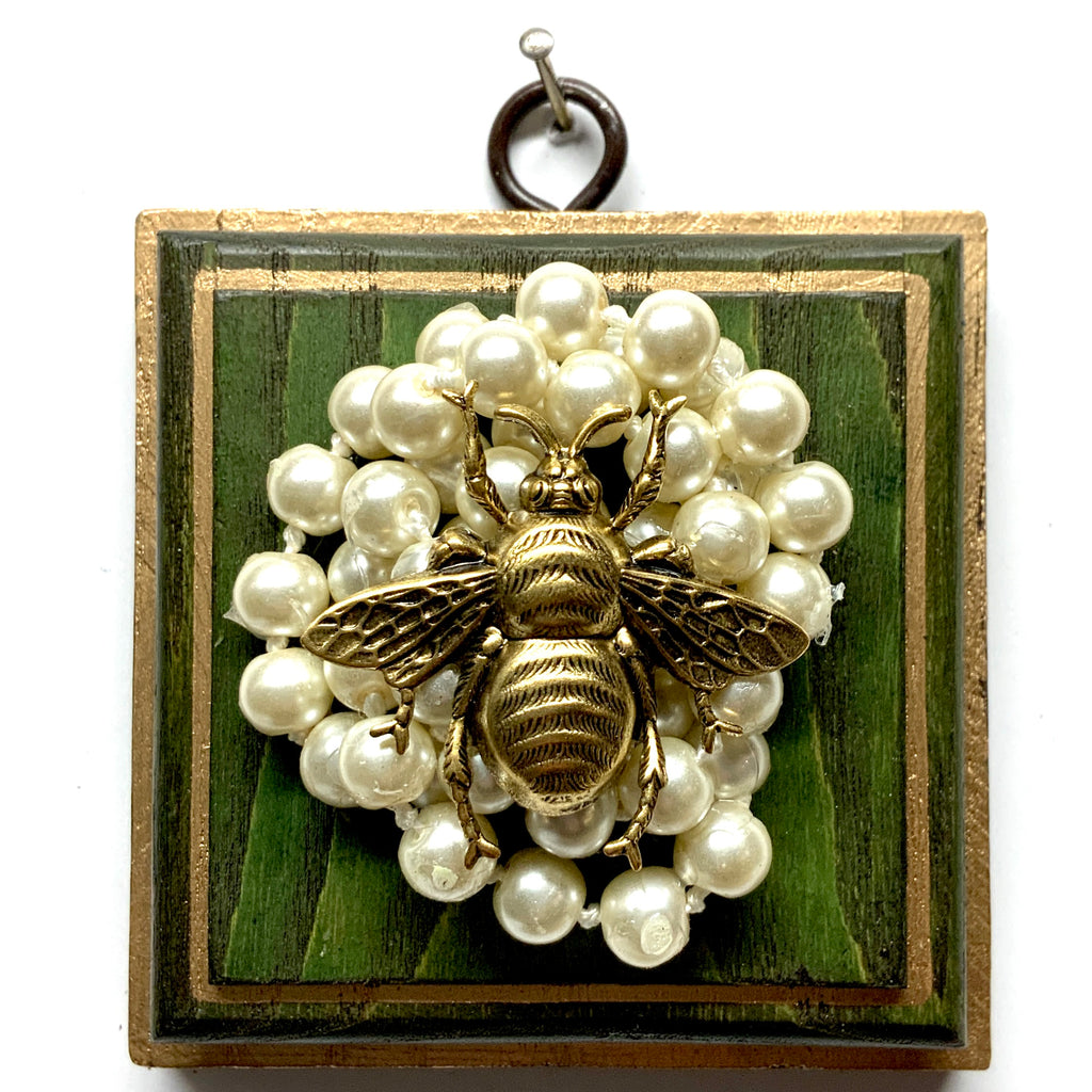 Green Waxed Frame with Grande Bee on Pearls (3.25