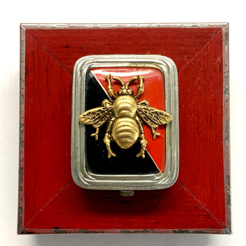 Modern Lacquered Frame with Grande Bee on Compact (3” wide)